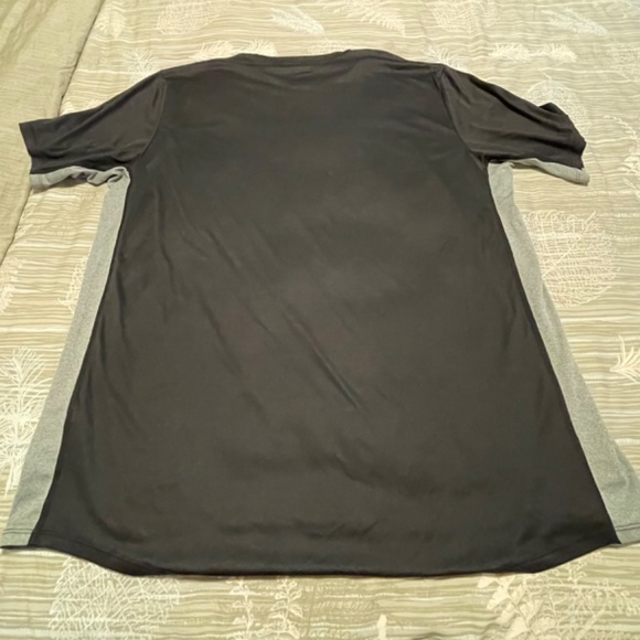 Men’s Northface athletic shirt - Picture 2 of 3